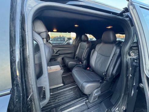 Used 2025 Toyota Sienna Platinum image 5