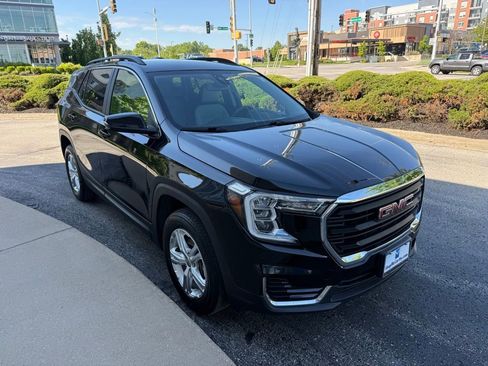 Used 2022 GMC Terrain SLE w/ Driver Convenience Package AWD/4WD image 3