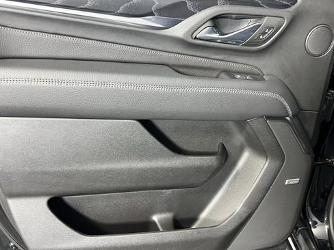 Used 2024 GMC Yukon XL Denali image 30