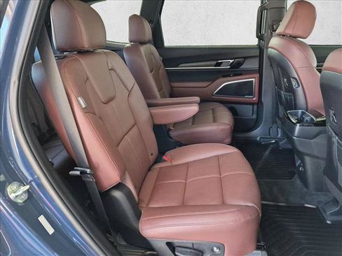 Used 2025 Kia Telluride SX w/ SX Captain's Chair Package AWD/4WD image 23