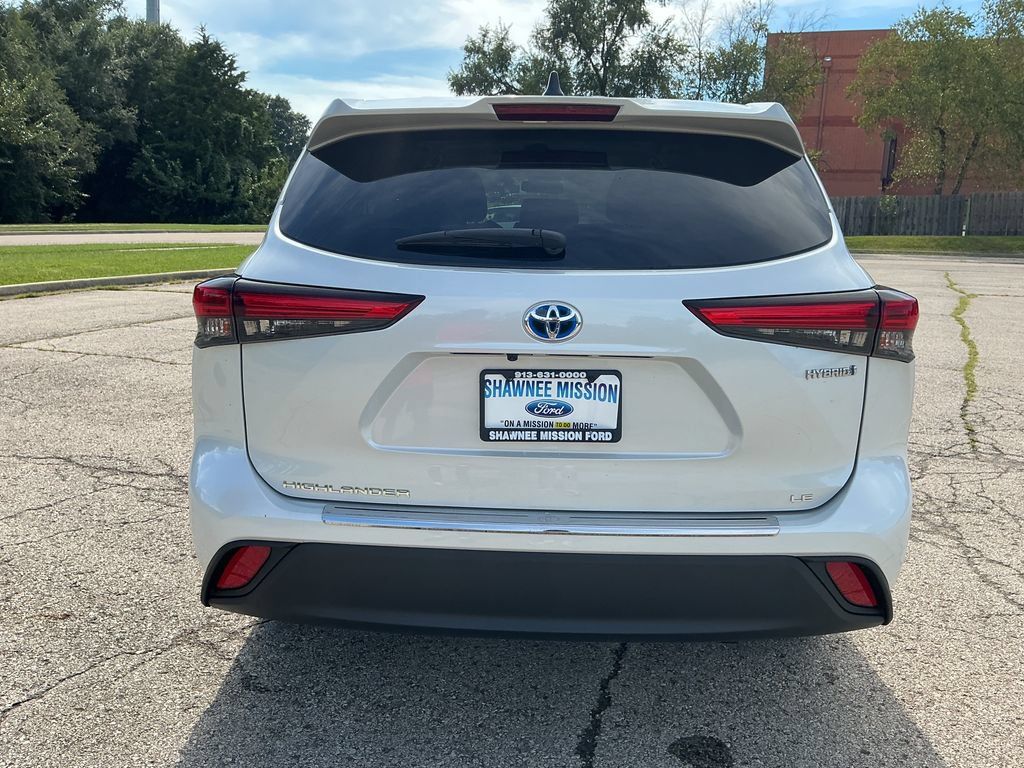 Used 2022 Toyota Highlander LE AWD/4WD image 7