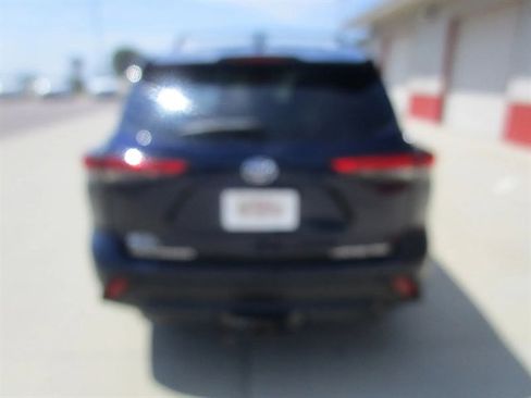 Used 2020 Toyota Highlander Limited image 9