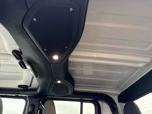 Used 2024 Jeep Gladiator Rubicon w/ Technology Group image 21