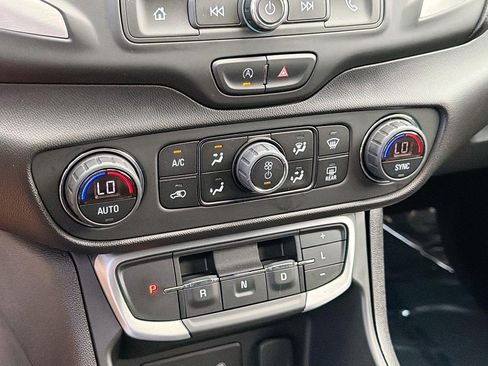 Used 2022 GMC Terrain SLE w/ Driver Convenience Package FWD image 12