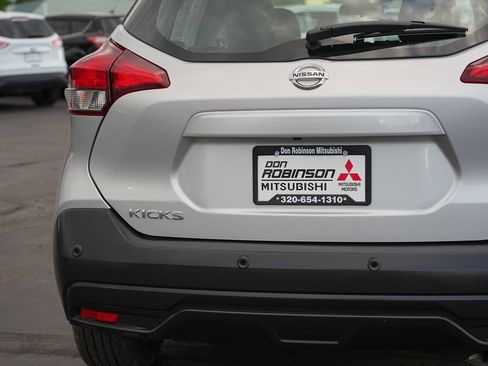 Used 2020 Nissan Kicks S FWD image 10