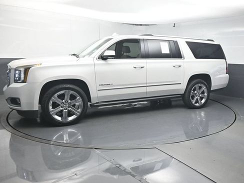 Used 2019 GMC Yukon XL Denali w/ Denali Ultimate Package AWD/4WD image 4