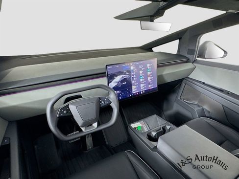 Used 2025 Tesla Cybertruck AWD Crew Cab image 30