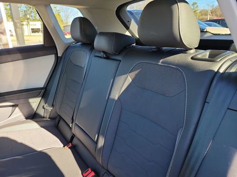 Certified 2025 Volkswagen Taos SE image 10