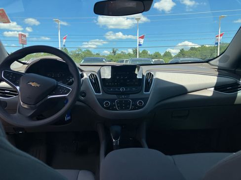 Used 2025 Chevrolet Malibu LT FWD image 33