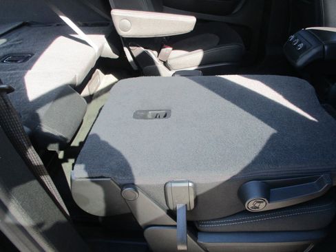 Used 2016 Chevrolet Traverse LT w/ Style and Technology Package FWD image 16