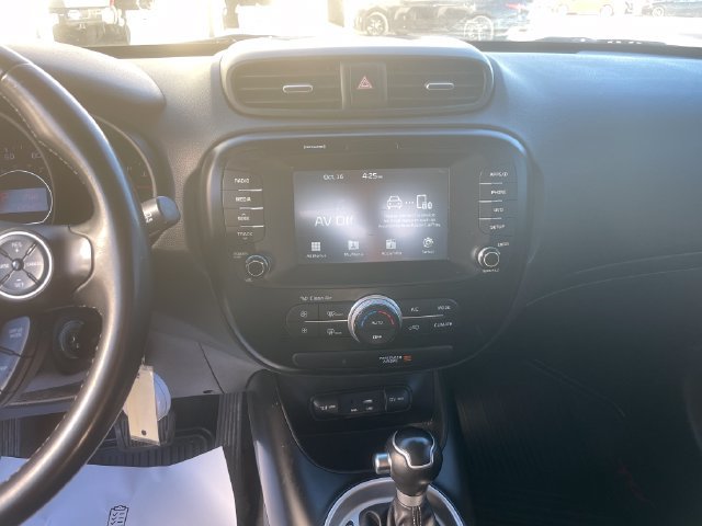 Used 2018 Kia Soul + FWD image 19