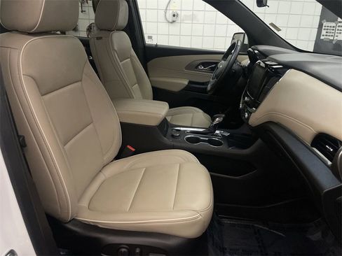 Used 2023 Chevrolet Traverse Premier image 23
