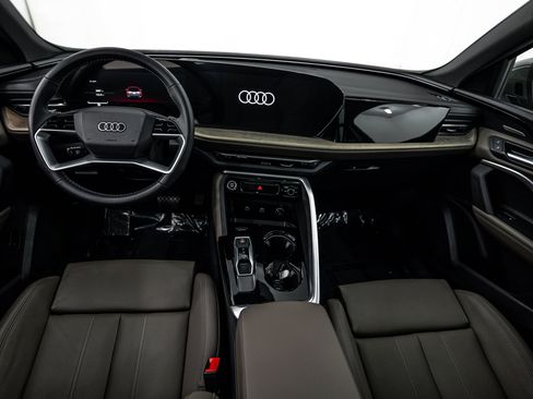 Used 2025 Audi Q5 Premium Plus w/ Premium Plus AWD/4WD image 9