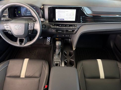 Used 2025 Toyota Camry SE w/ Convenience Package FWD image 14