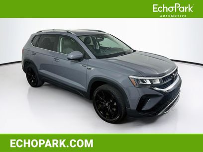 Used 2023 Volkswagen Taos SE w/ Panoramic Sunroof Package