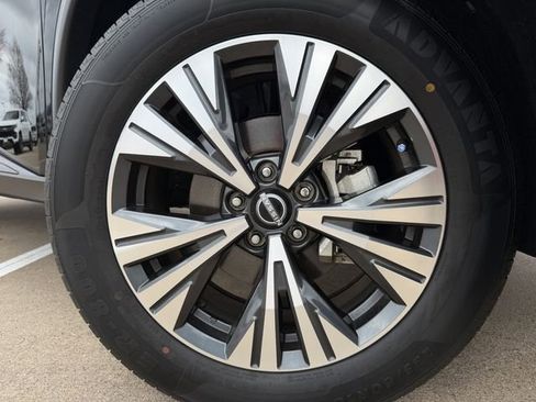 Used 2023 Nissan Rogue SV image 10