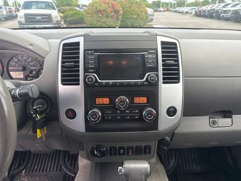 Used 2016 Nissan Frontier SV w/ SV Value Truck Package AWD/4WD image 15