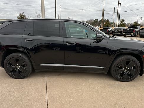 Used 2024 Jeep Wagoneer Launch Edition image 7