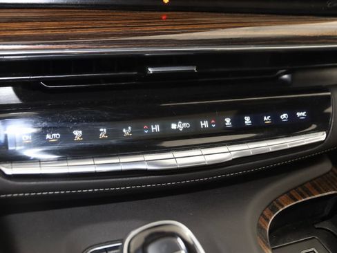 Used 2023 Cadillac Escalade Premium Luxury image 33