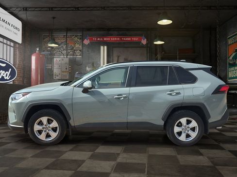 Used 2021 Toyota RAV4 XLE w/ Convenience Package image 3