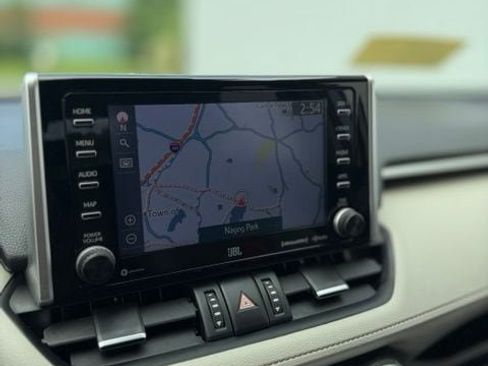 Used 2020 Toyota RAV4 Limited AWD/4WD image 11