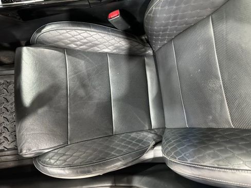 Used 2019 Kia Cadenza Limited image 19