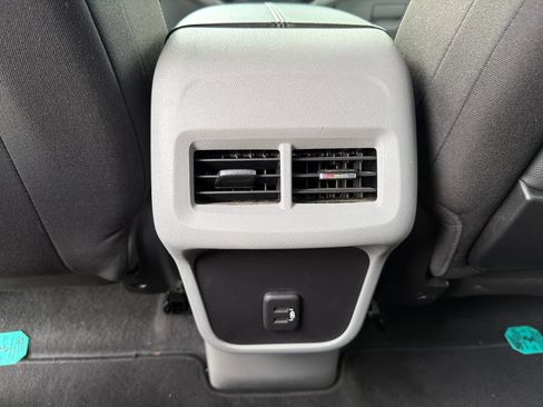 Used 2024 GMC Terrain SLE AWD/4WD image 16