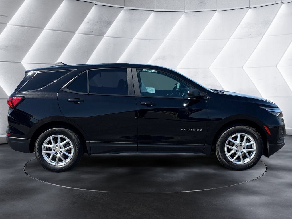 Used 2024 Chevrolet Equinox LS w/ LS Convenience Package FWD image 6