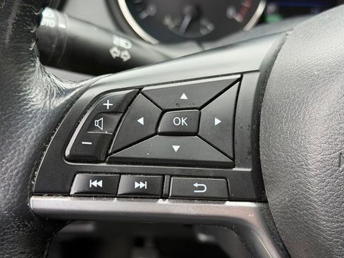 Used 2019 Nissan Rogue SV FWD image 14