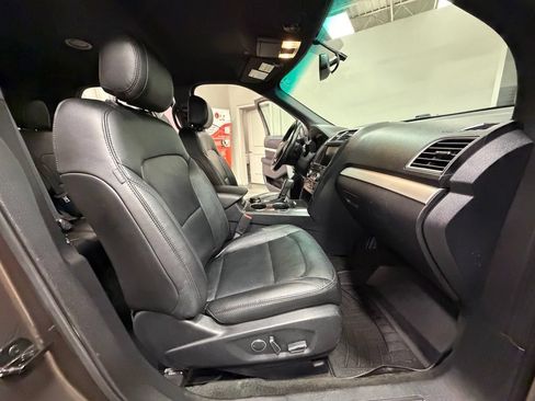 Used 2016 Ford Explorer XLT w/ Equipment Group 202A AWD/4WD image 42