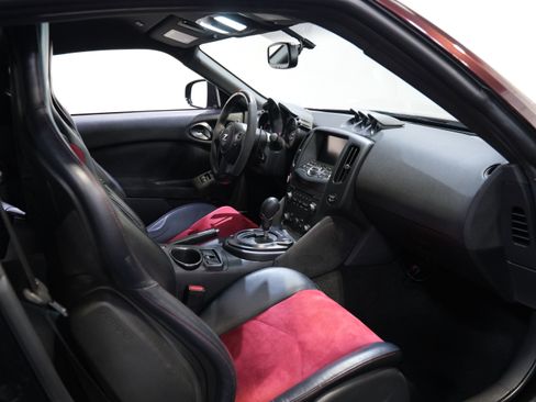 Used 2018 Nissan 370Z NISMO RWD image 30