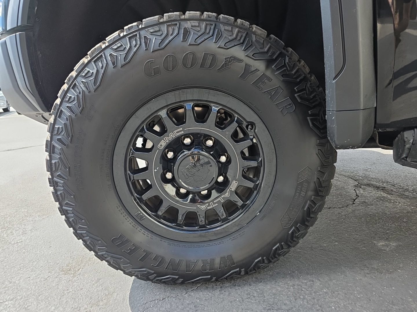 Used 2025 GMC Sierra 2500 AT4X w/ AT4X AEV Edition AWD/4WD image 30