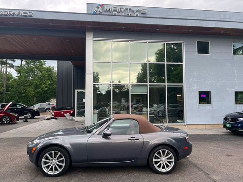 Used 2006 MAZDA MX-5 Miata Grand Touring RWD image 2
