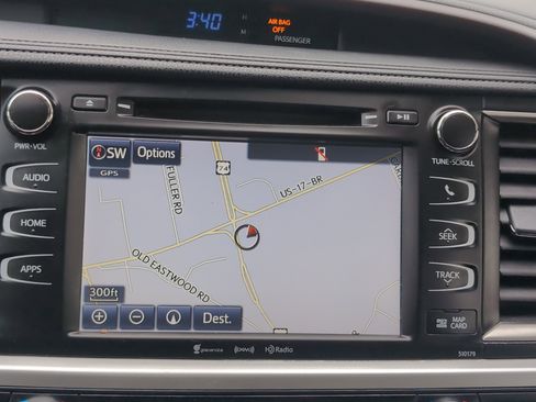 Used 2017 Toyota Highlander FWD V6 image 24