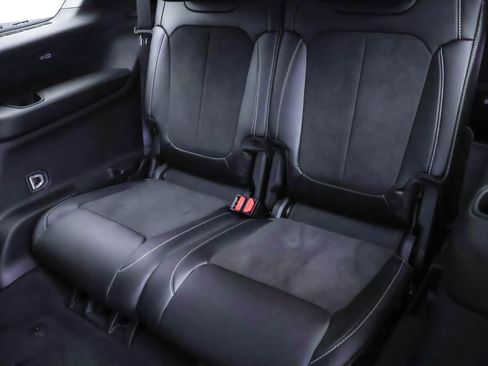 Used 2025 Jeep Grand Cherokee L Altitude image 23