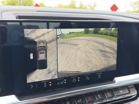 Used 2023 Chevrolet Silverado 1500 LTZ w/ Technology Package AWD/4WD image 26