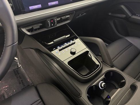 Certified 2025 Porsche Cayenne Base image 24