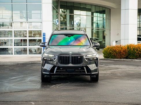 Used 2024 BMW X7 M60i w/ Executive Package image 2