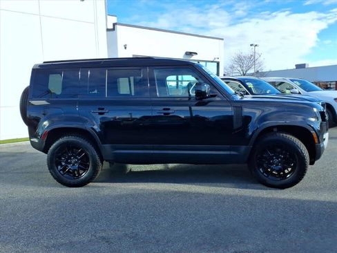 Used 2025 Land Rover Defender 110 S image 4