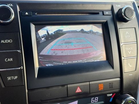 Used 2015 Toyota Camry SE image 18