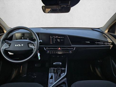 Used 2025 Kia Niro LX FWD image 12
