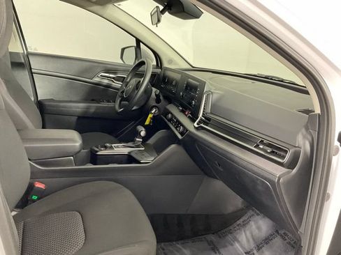 Used 2025 Kia Sportage LX FWD image 16