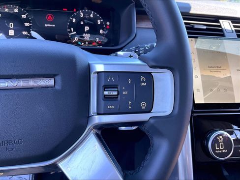 Used 2025 Land Rover Discovery Dynamic SE AWD/4WD image 21