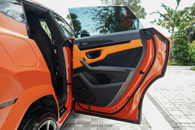Used 2024 Lamborghini Urus S AWD/4WD image 45