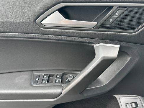 Used 2021 Volkswagen Tiguan S image 11