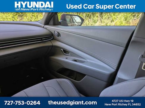 Certified 2025 Hyundai Elantra SEL FWD image 17