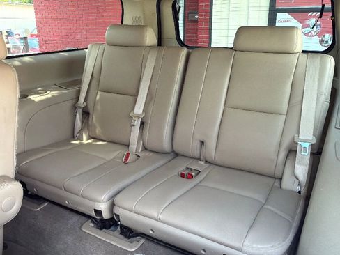 Used 2014 Chevrolet Suburban LTZ AWD/4WD image 19
