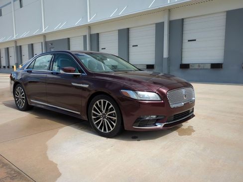 Used 2017 Lincoln Continental Select FWD image 3