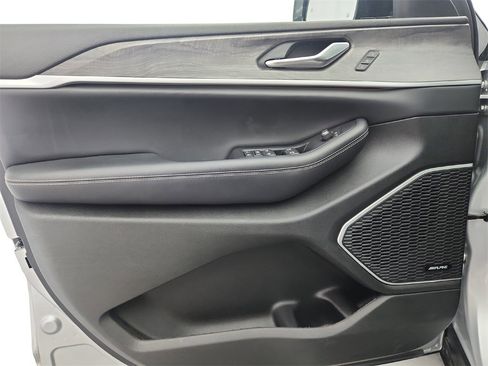 Used 2023 Jeep Grand Cherokee 4WD 4xe image 22