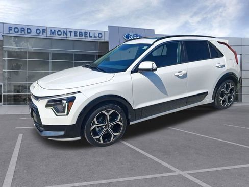 Used 2023 Kia Niro EX Touring image 2